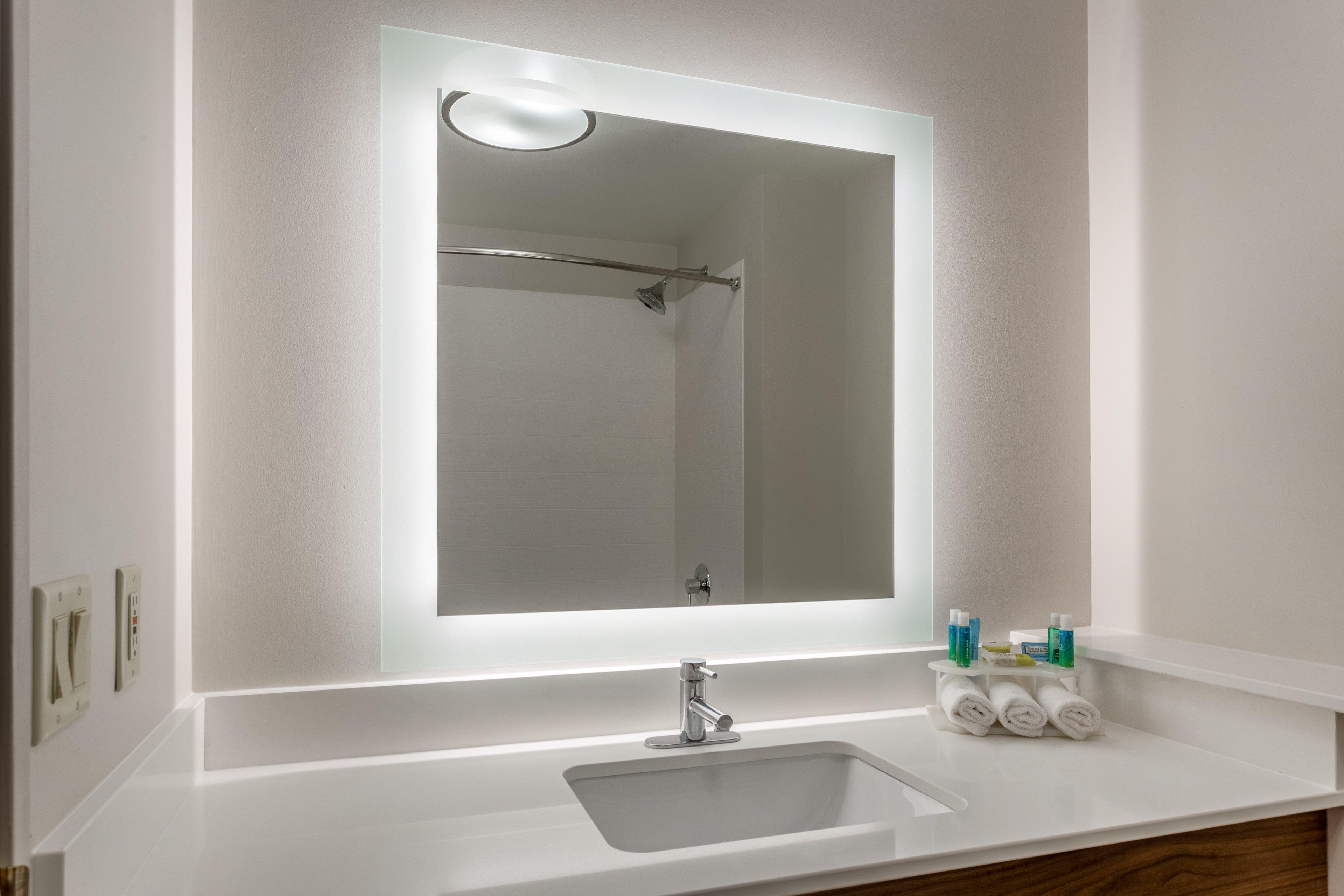 Holiday Inn Express Hotel & Suites Burlington By Ihg Esterno foto
