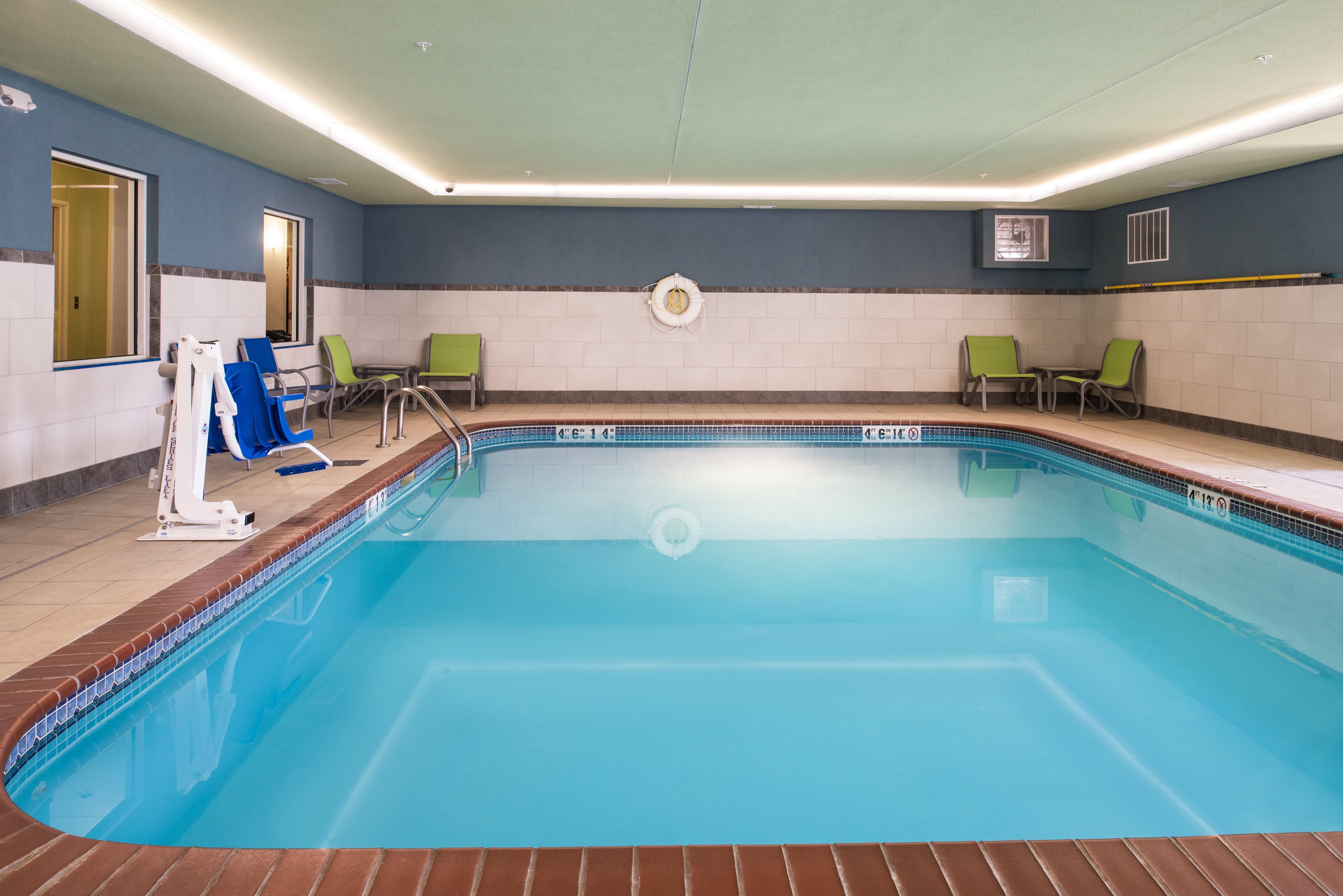 Holiday Inn Express Hotel & Suites Burlington By Ihg Esterno foto