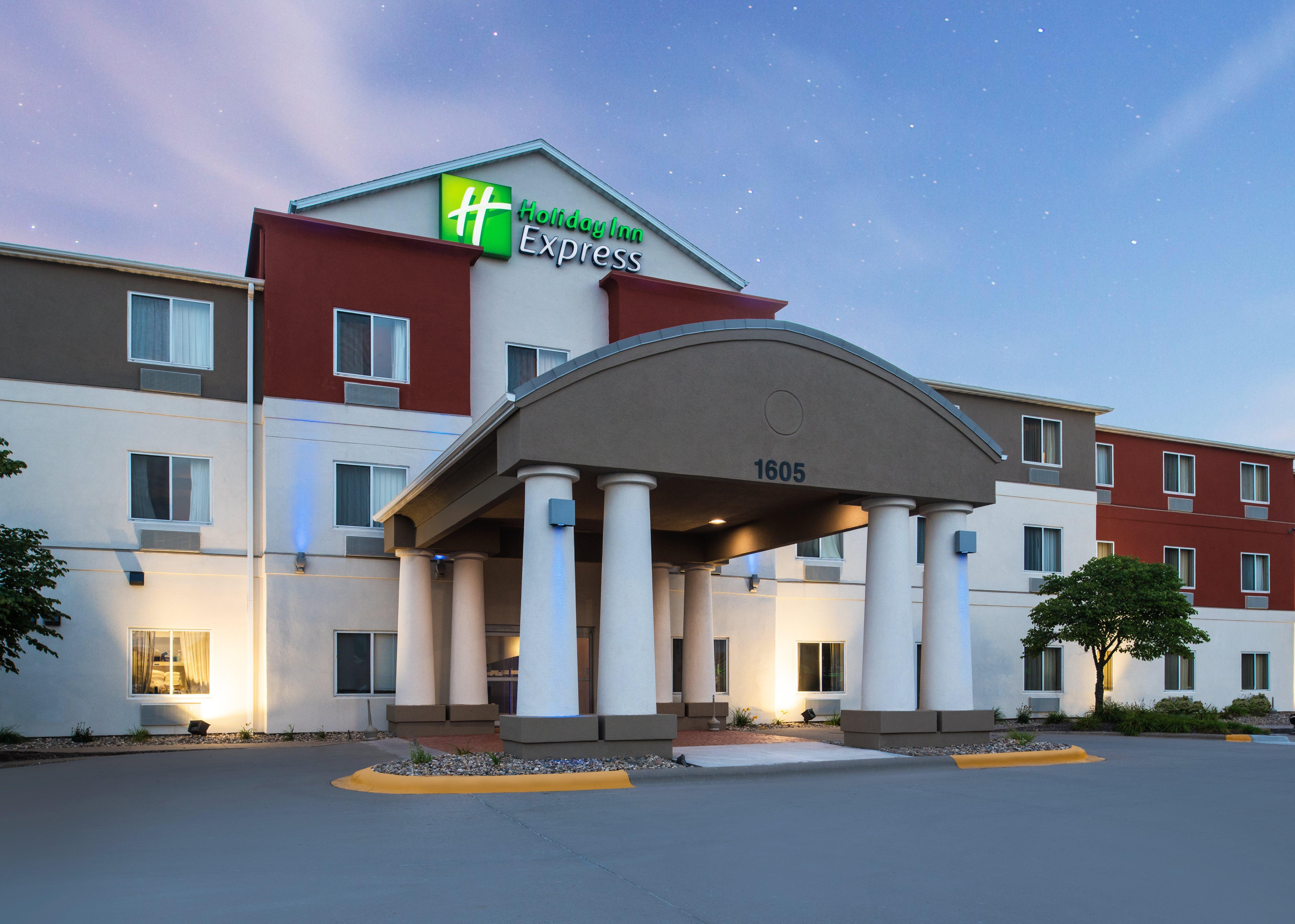 Holiday Inn Express Hotel & Suites Burlington By Ihg Esterno foto