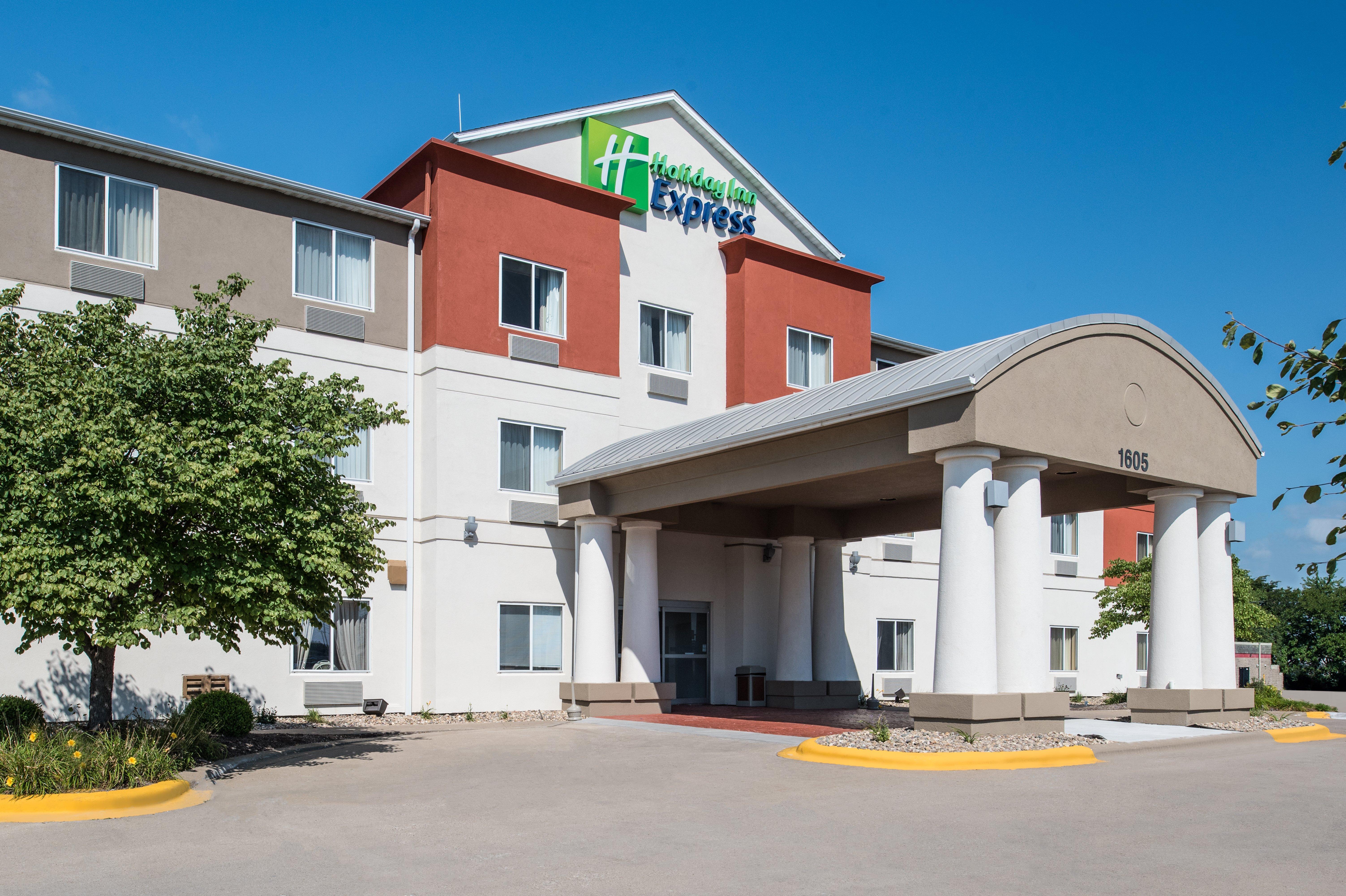 Holiday Inn Express Hotel & Suites Burlington By Ihg Esterno foto