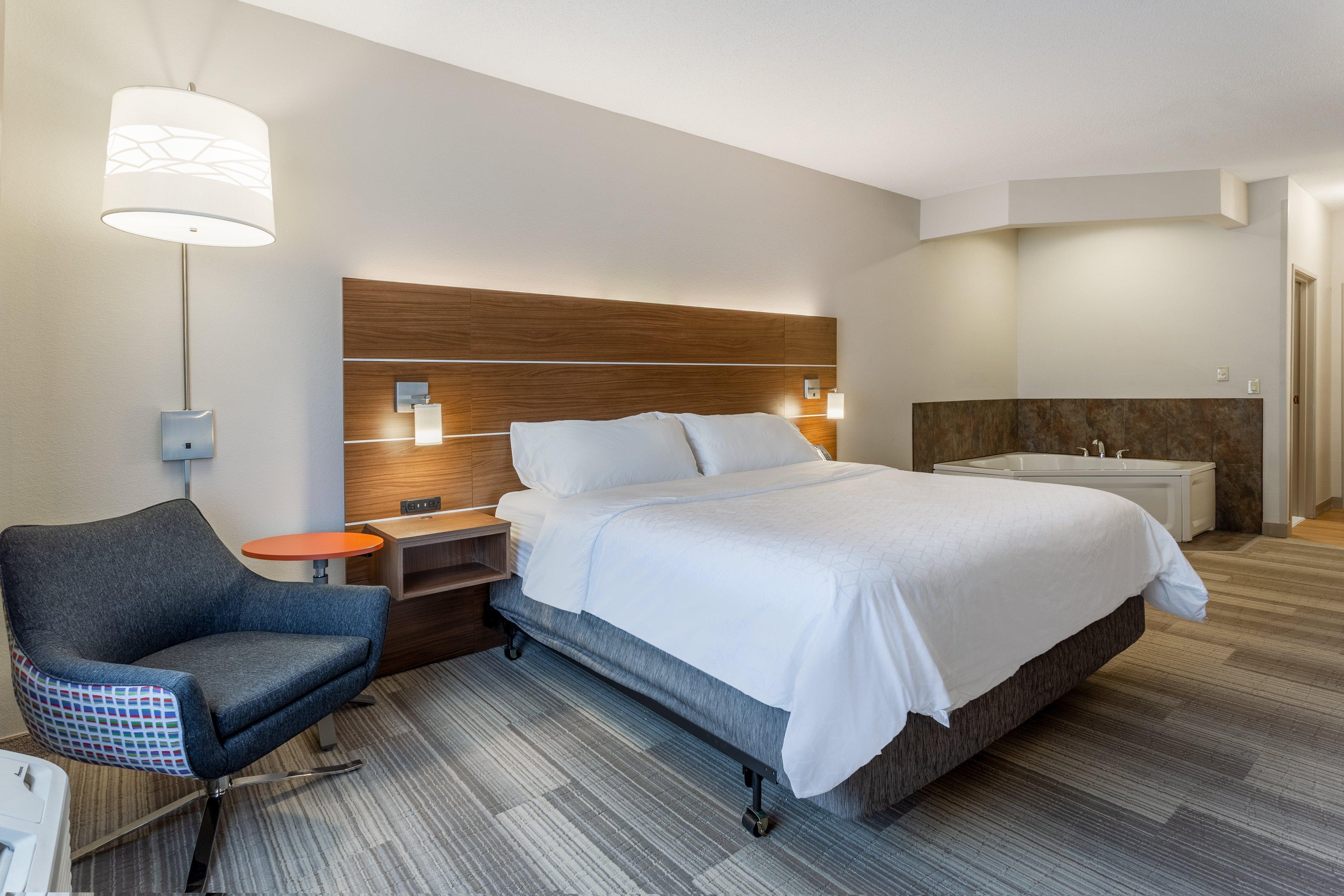 Holiday Inn Express Hotel & Suites Burlington By Ihg Esterno foto