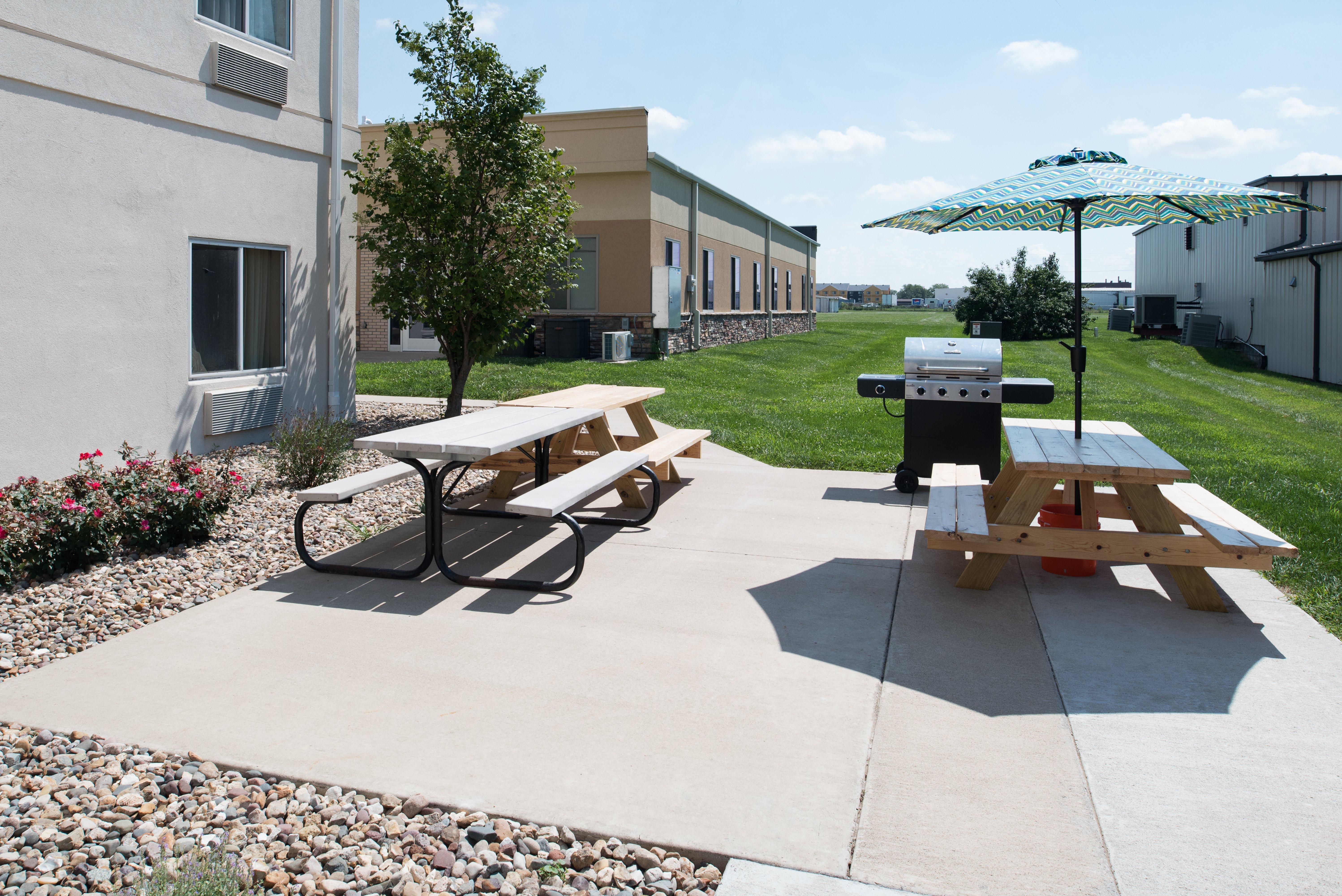 Holiday Inn Express Hotel & Suites Burlington By Ihg Esterno foto