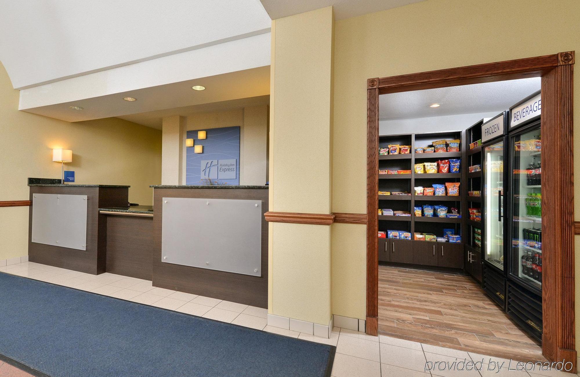 Holiday Inn Express Hotel & Suites Burlington By Ihg Esterno foto