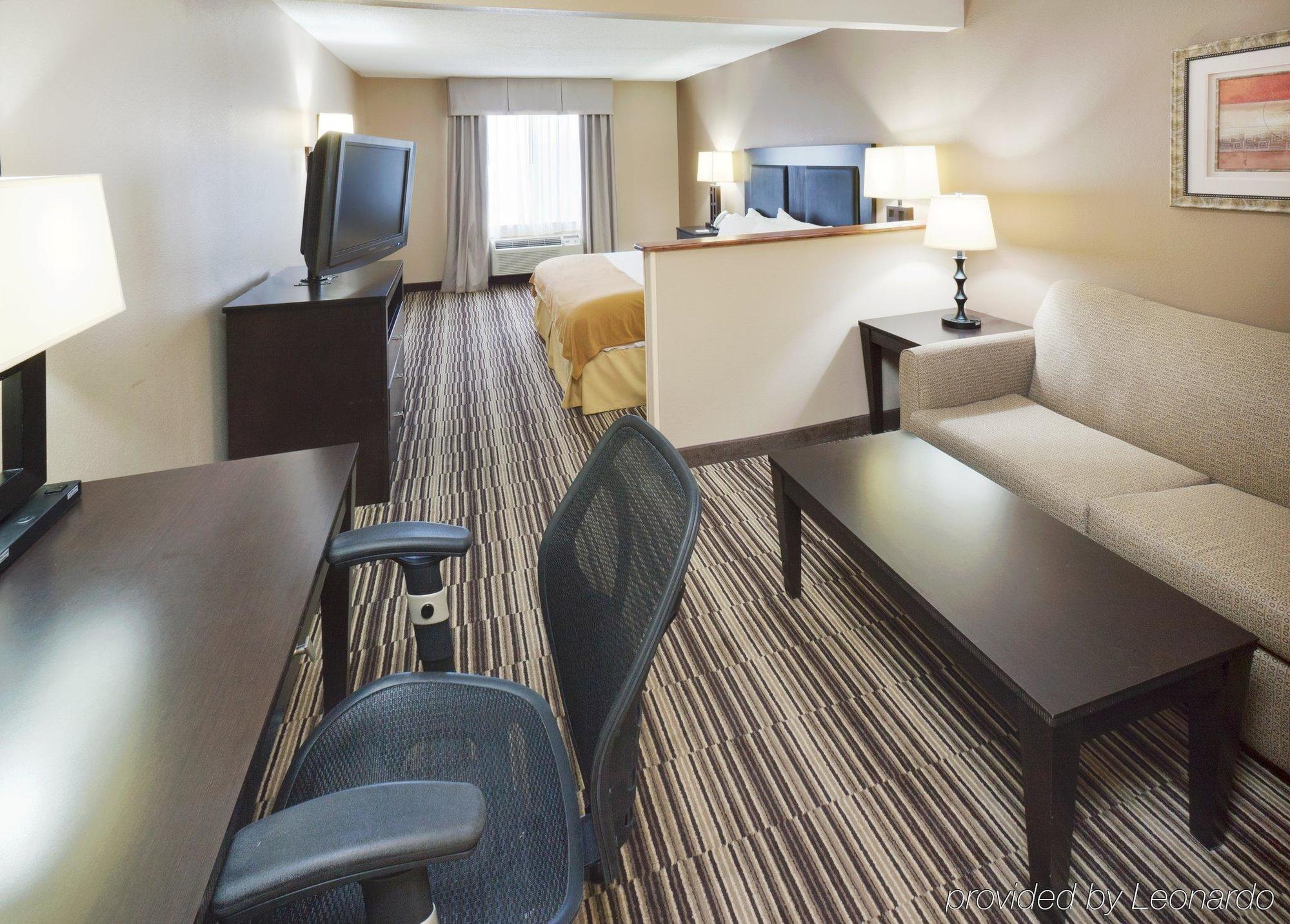 Holiday Inn Express Hotel & Suites Burlington By Ihg Camera foto